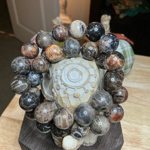 Black Coral Jade 14mm - Picture 7 of 9